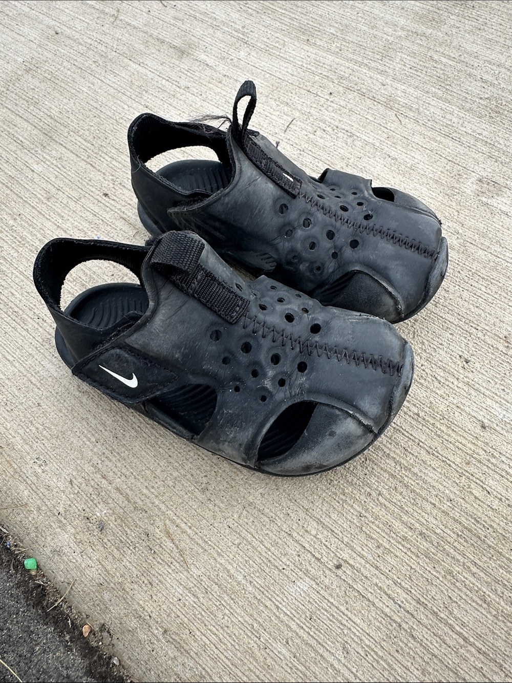 Nike toddler boy black Velcro sandals